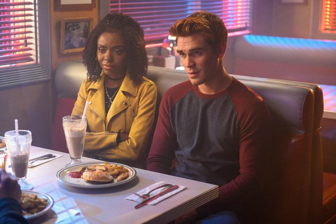Riverdale - Chapter Forty-Nine: Fire Walk with Me - Photos - Ashleigh Murray, K.J. Apa