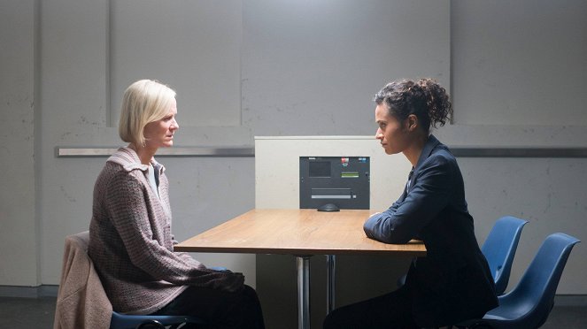 Innocent - Season 1 - Episode 3 - Photos - Hermione Norris, Angel Coulby