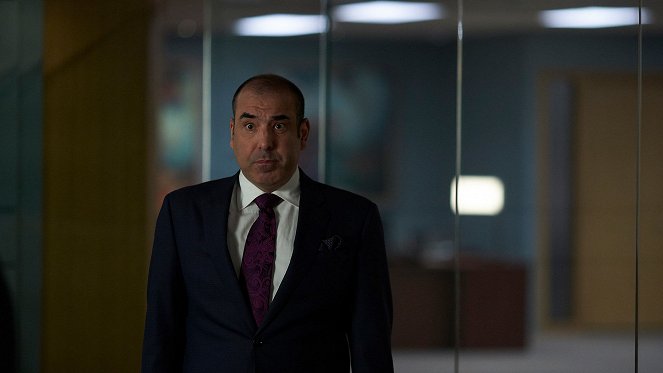 Suits - Season 8 - Motion to Delay - Photos - Rick Hoffman