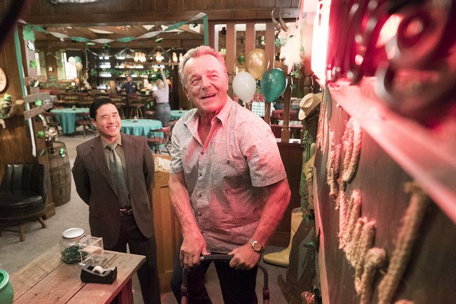 Fresh Off the Boat - Let Me Go, Bro - Z filmu - Randall Park, Ray Wise