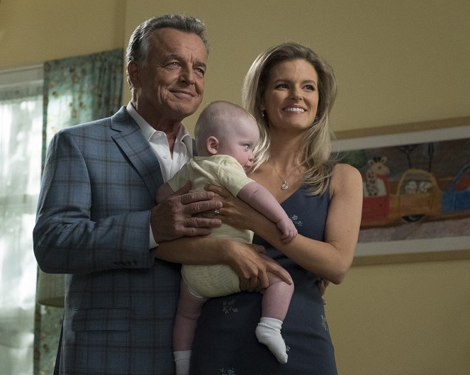 Fresh Off the Boat - Measure Twice, Cut Once - Photos - Ray Wise