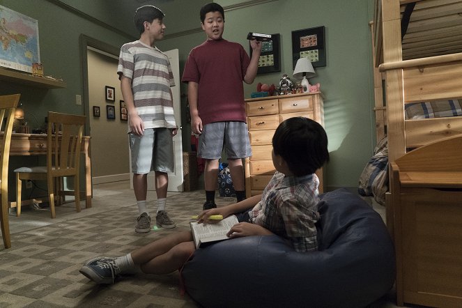 Fresh Off the Boat - Measure Twice, Cut Once - Photos - Forrest Wheeler, Hudson Yang