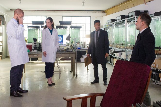 Elementary - Season 6 - The Worms Crawl In, The Worms Crawl Out - Photos - Katherine Sigismund, Jon Michael Hill, Jonny Lee Miller