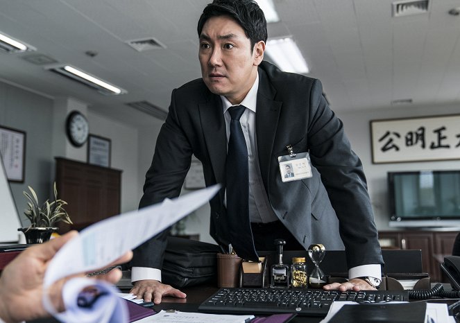 Black Money - Photos - Jin-woong Cho