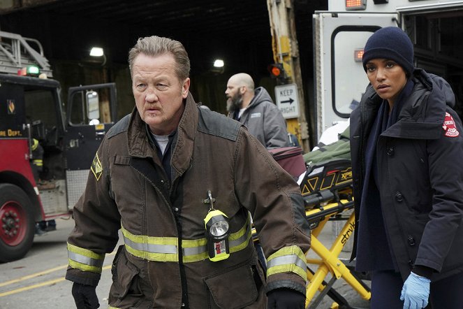 Chicago Fire - Inside These Walls - Photos - Christian Stolte, Annie Ilonzeh