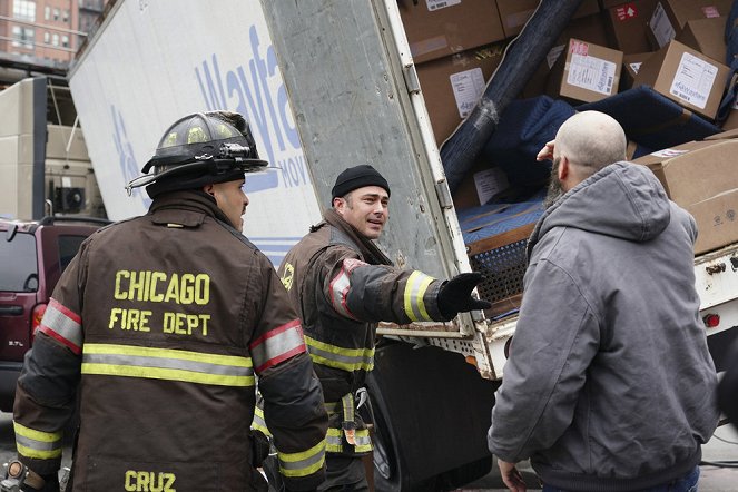 Chicago Fire - Inside These Walls - Van film - Taylor Kinney