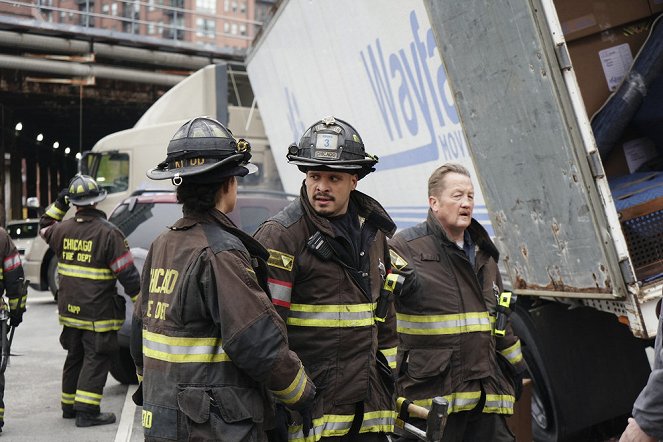 Chicago Fire - Uvnitř těchto zdí - Z filmu - Joe Minoso, Christian Stolte