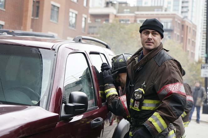 Chicago Fire - Inside These Walls - Photos - Taylor Kinney