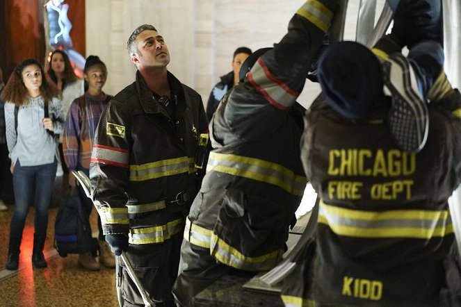 Chicago Fire - Make This Right - Van film - Taylor Kinney