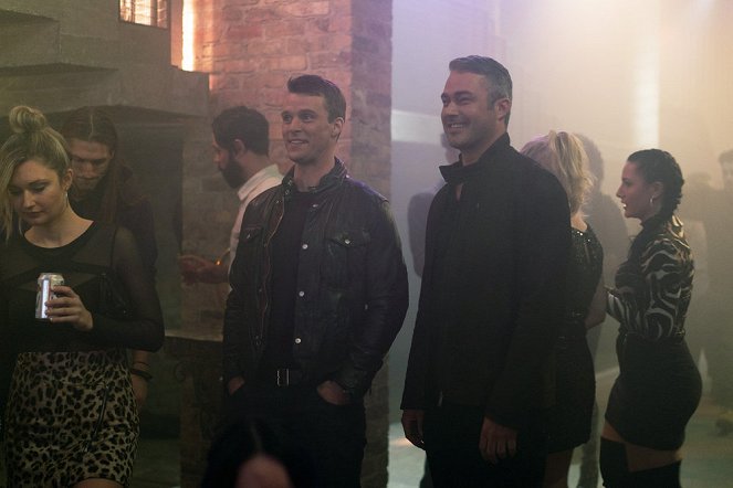 Chicago Fire - The Plunge - Photos - Jesse Spencer, Taylor Kinney