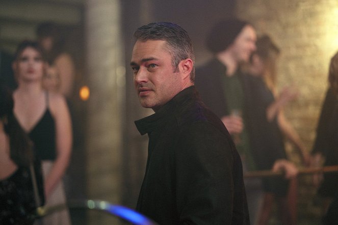 Chicago Fire - The Plunge - Photos - Taylor Kinney