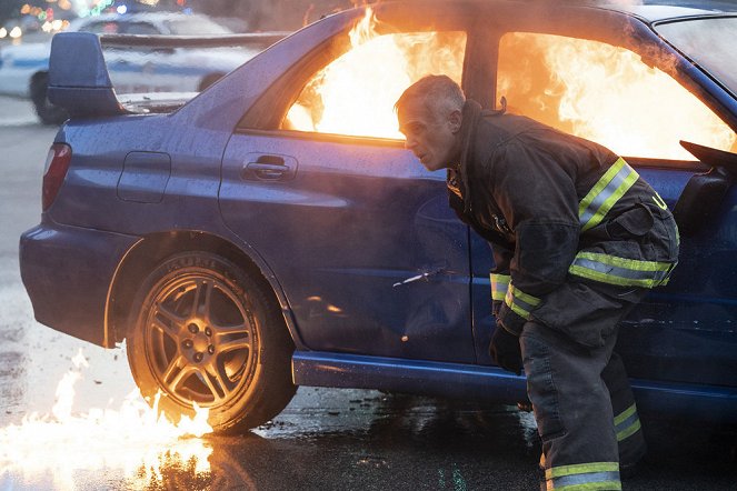 Chicago Fire - The Plunge - Photos - David Eigenberg