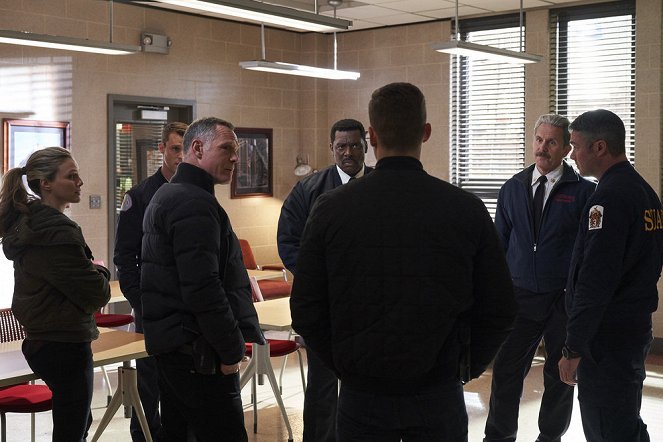 Chicago Fire - Season 7 - What I Saw - Photos - Tracy Spiridakos, Jason Beghe, Jesse Spencer, Gary Cole, Taylor Kinney