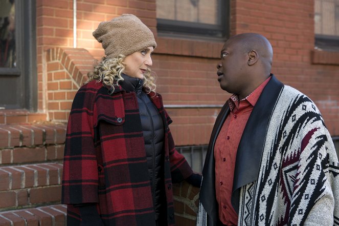 Unbreakable Kimmy Schmidt - Kimmy Learns About the Weather! - Photos - Carol Kane, Tituss Burgess