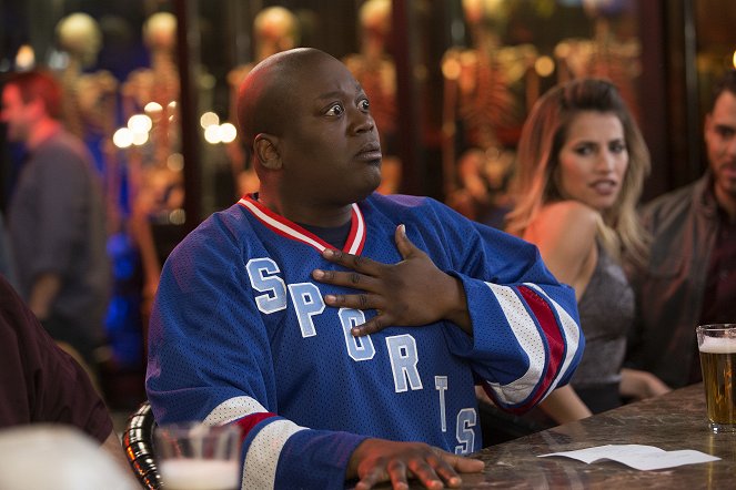 Unbreakable Kimmy Schmidt - Kimmy's in a Love Triangle! - Photos