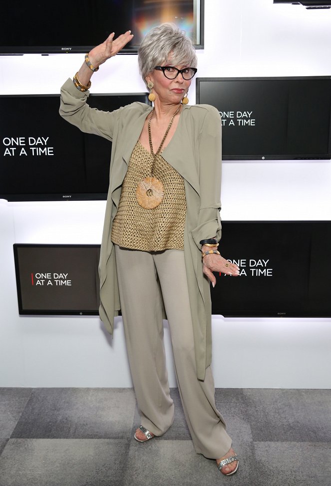 One Day at a Time - Season 1 - Z imprez - Netflix Original Series "One Day at a Time" FYC Panel - Rita Moreno