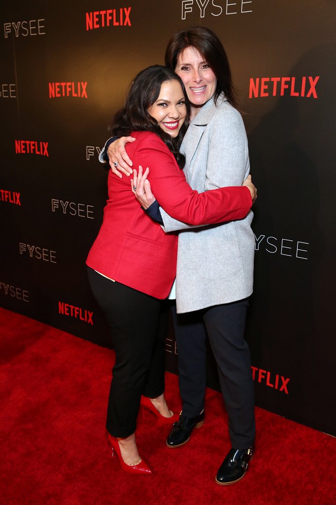 Au fil des jours - Season 1 - Événements - Netflix Original Series "One Day at a Time" FYC Panel - Gloria Calderon Kellett, Pamela Fryman