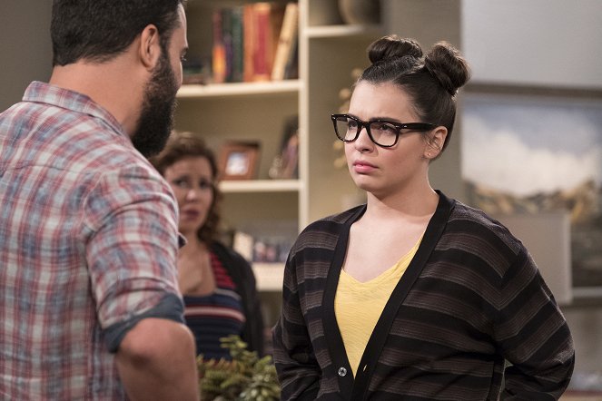 One Day at a Time - What Happened - Kuvat elokuvasta - Isabella Gomez