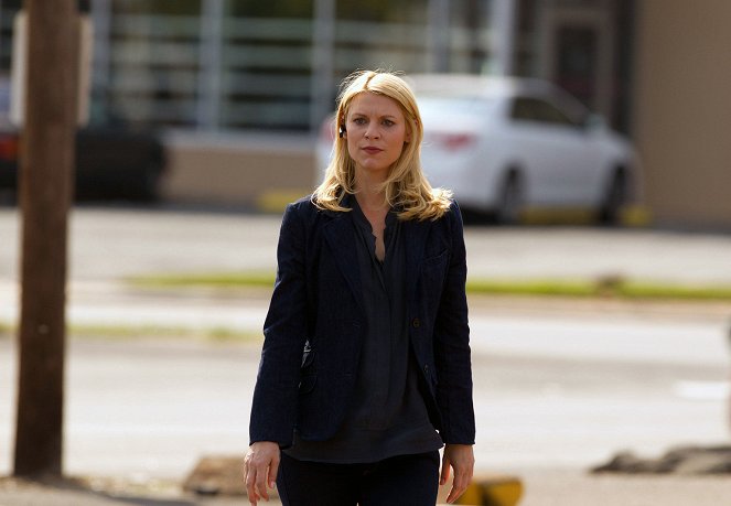 Homeland - Two Hats - Photos - Claire Danes