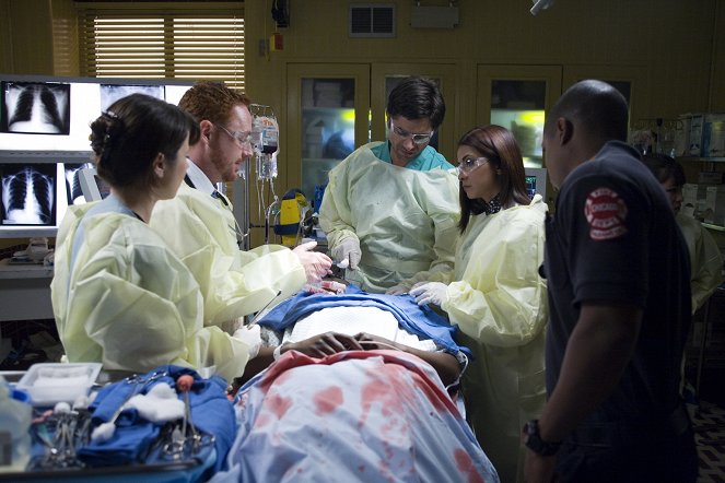 ER - Season 15 - Life After Death - Photos - Scott Grimes, John Stamos, Parminder Nagra