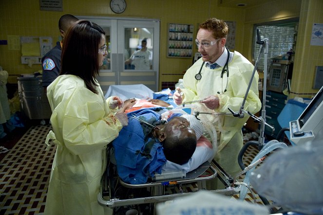 ER - Season 15 - Life After Death - Van film - Parminder Nagra, Mekhi Phifer, Scott Grimes