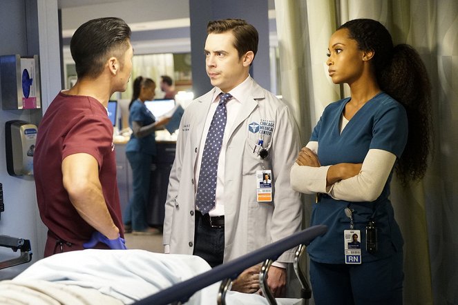 Chicago Med - Who Can You Trust - Photos - Yaya DaCosta