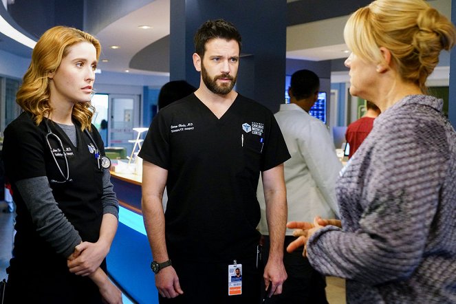 Chicago Med - The Things We Do - Photos - Norma Kuhling, Colin Donnell