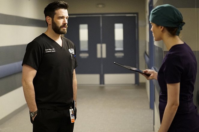 Chicago Med - Ghosts in the Attic - Van film - Colin Donnell
