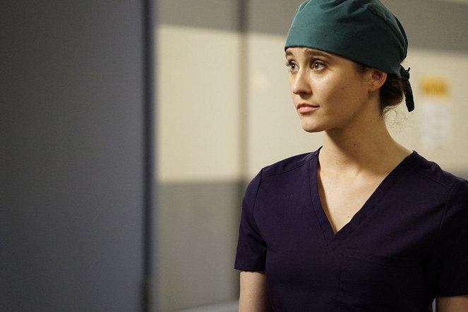 Chicago Med - Season 4 - Ghosts in the Attic - Photos - Norma Kuhling