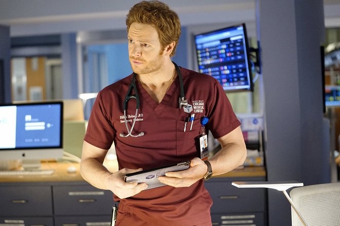 Chicago Med - Ghosts in the Attic - Photos - Nick Gehlfuss