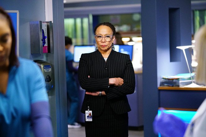 Chicago Med - Can't Unring That Bell - Photos - S. Epatha Merkerson