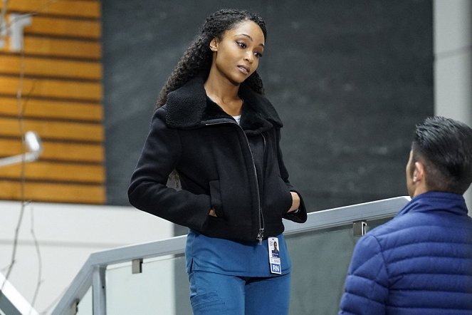 Chicago Med - Old Flames, New Sparks - Photos - Yaya DaCosta