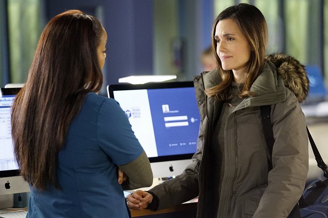 Chicago Med - Season 4 - Old Flames, New Sparks - Photos - Torrey DeVitto