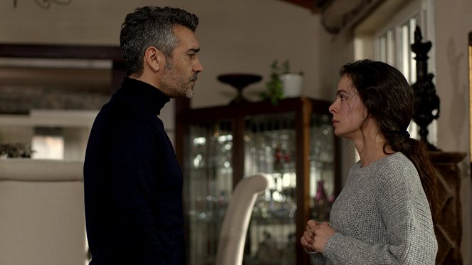 Kadın - Episode 19 - De la película - Caner Cindoruk, Özge Özpirinçci