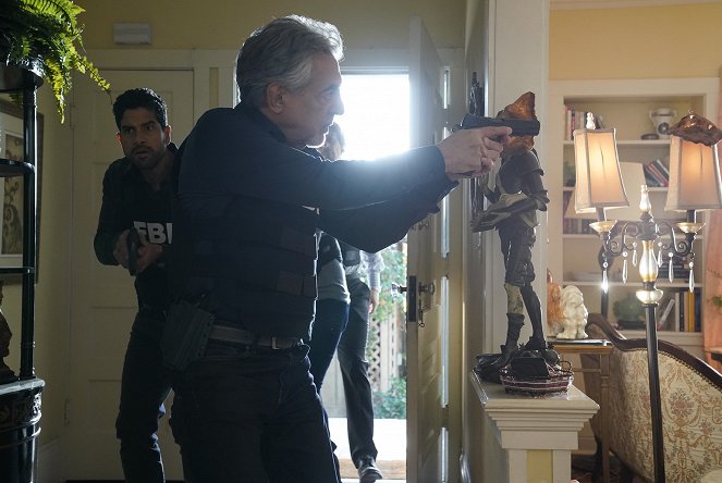 Criminal Minds - Season 14 - Einsame Herzen - Filmfotos - Adam Rodriguez, Joe Mantegna