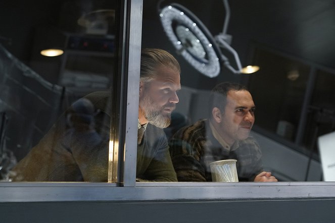 New Amsterdam - A Seat at the Table - Van film - Tyler Labine, Teddy Cañez
