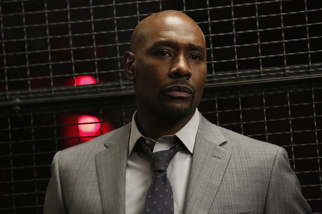 The Enemy Within - Pilot - Van film - Morris Chestnut