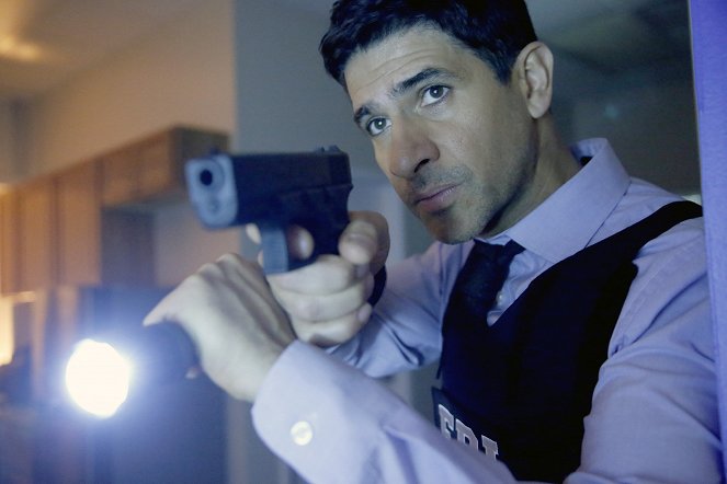 The Enemy Within - Pilot - De la película - Raza Jaffrey