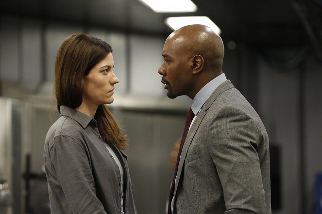 The Enemy Within - Pilot - Z filmu - Jennifer Carpenter, Morris Chestnut