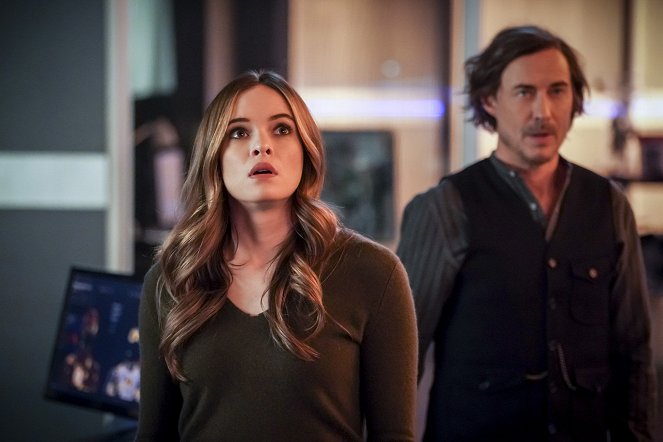 The Flash - Combat de titans - Film - Danielle Panabaker, Tom Cavanagh