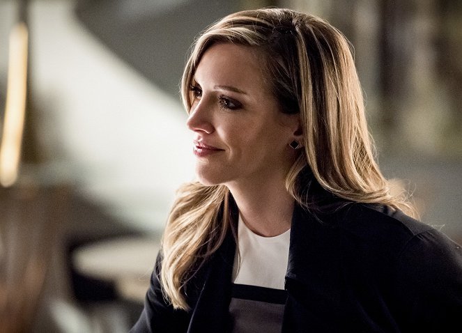 Arrow - Brothers & Sisters - Photos - Katie Cassidy