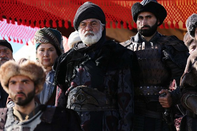 Diriliş: Ertuğrul - Pilot - De la película - Hülya Darcan, Serdar Gökhan, Celal Al