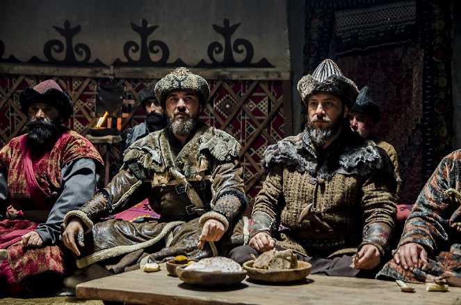 Diriliş: Ertuğrul - Diriliş Vakti - De la película - Engin Altan Düzyatan, Kaan Taşaner