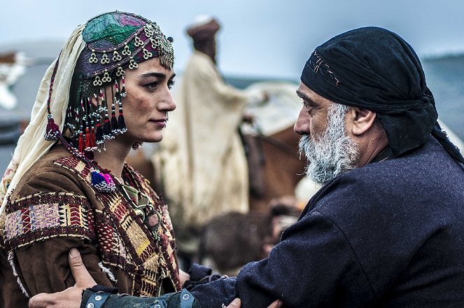 Resurrection: Ertugrul - Gönlümüz Halep - Photos - Hande Subaşı, Mehmet Çevik