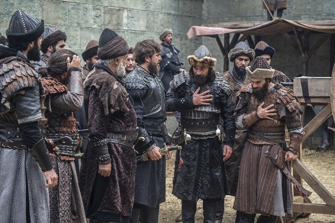 Diriliş: Ertuğrul - Milletin Dirilişi, Kısım 1 - De la película - Engin Altan Düzyatan, Nurettin Sönmez