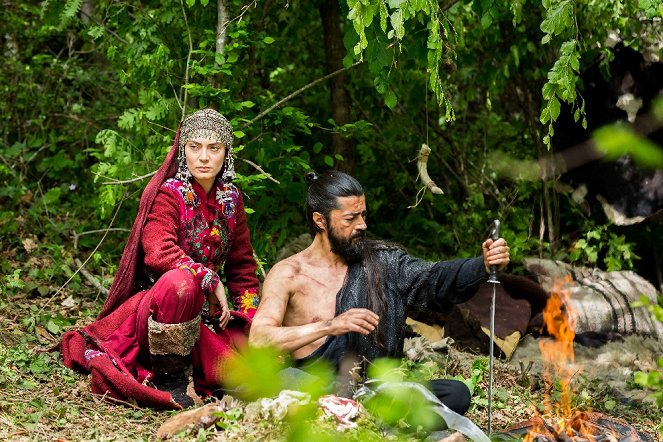 Resurrection: Ertugrul - Devletin İstikbali - Photos - Hande Subaşı, Barış Bağcı