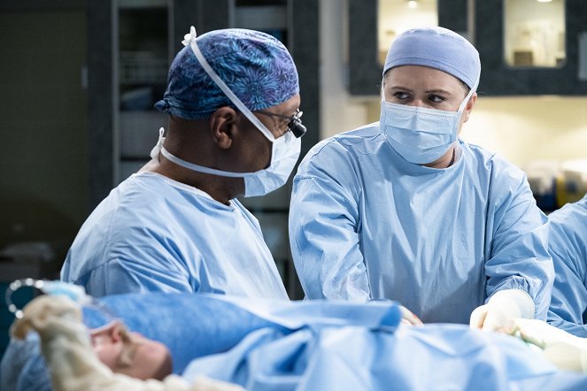 Grey's Anatomy - Die jungen Ärzte - Das blaue Zimmer - Filmfotos - James Pickens Jr., Jaicy Elliot