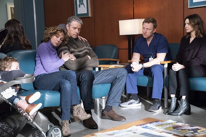 Grey's Anatomy - Season 15 - I Want a New Drug - Photos - Jennifer Grey, Kyle Secor, Kevin McKidd, Caterina Scorsone