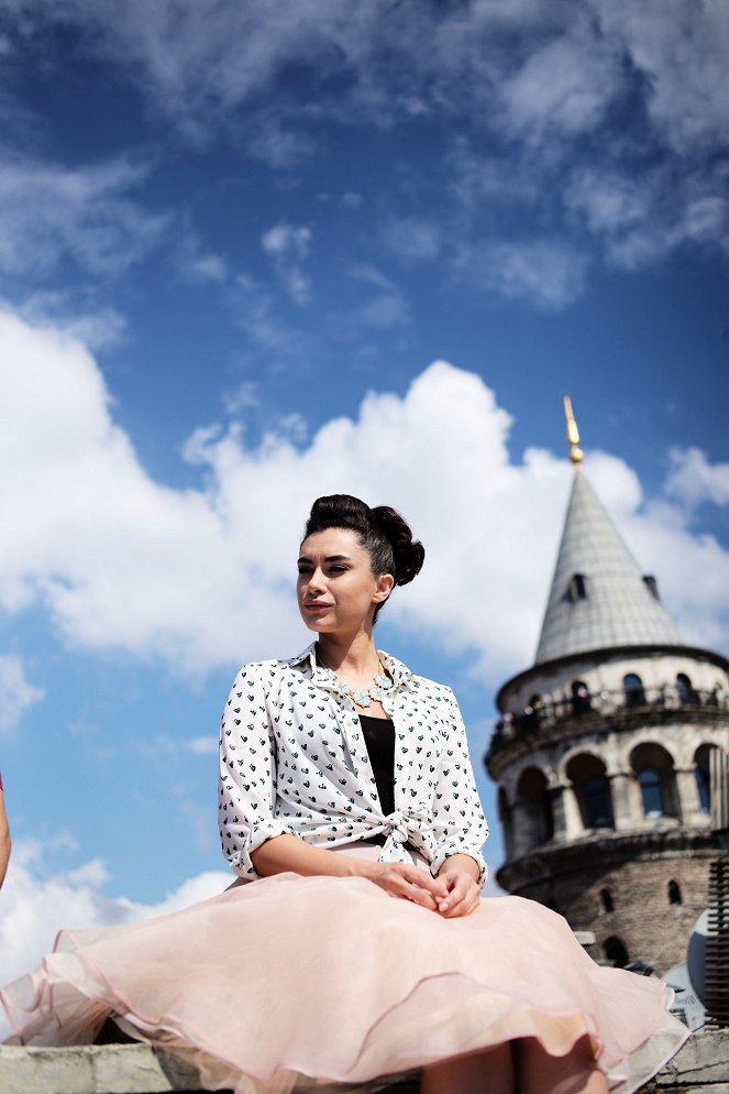 Her Şey Aşktan - Photos - Hande Doğandemir