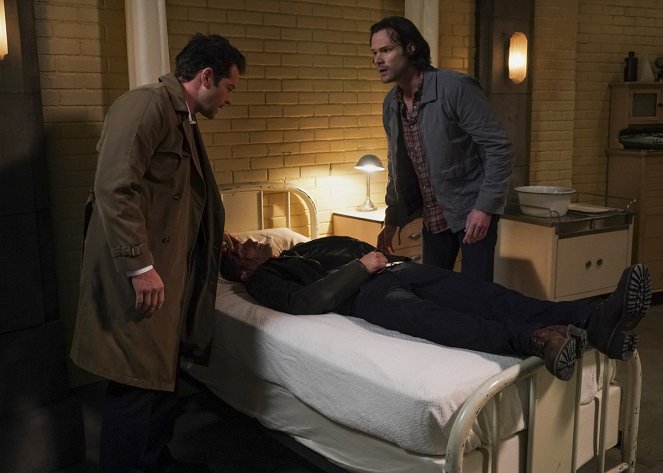 Supernatural - Season 14 - Ouroboros - Photos - Misha Collins, Jensen Ackles, Jared Padalecki